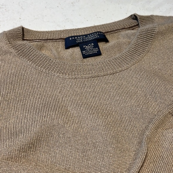 Banana Republic Camel Long Sleeve Sweater - Picture 2 of 2
